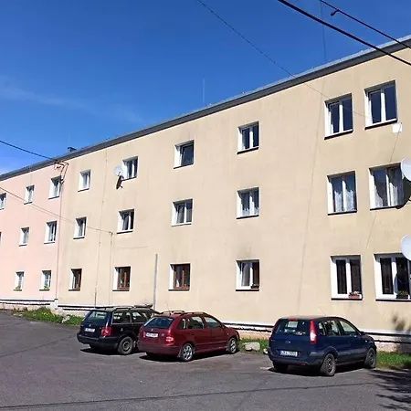 Apartmán 3+1 S Krbem A Zahrádkou Na úpatí Krušných Hor