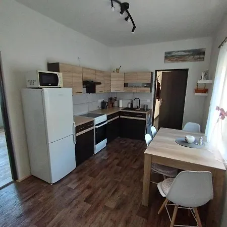 Apartamento Apartmán 3+1 S Krbem A Zahrádkou Na úpatí Krušných Hor Merklín